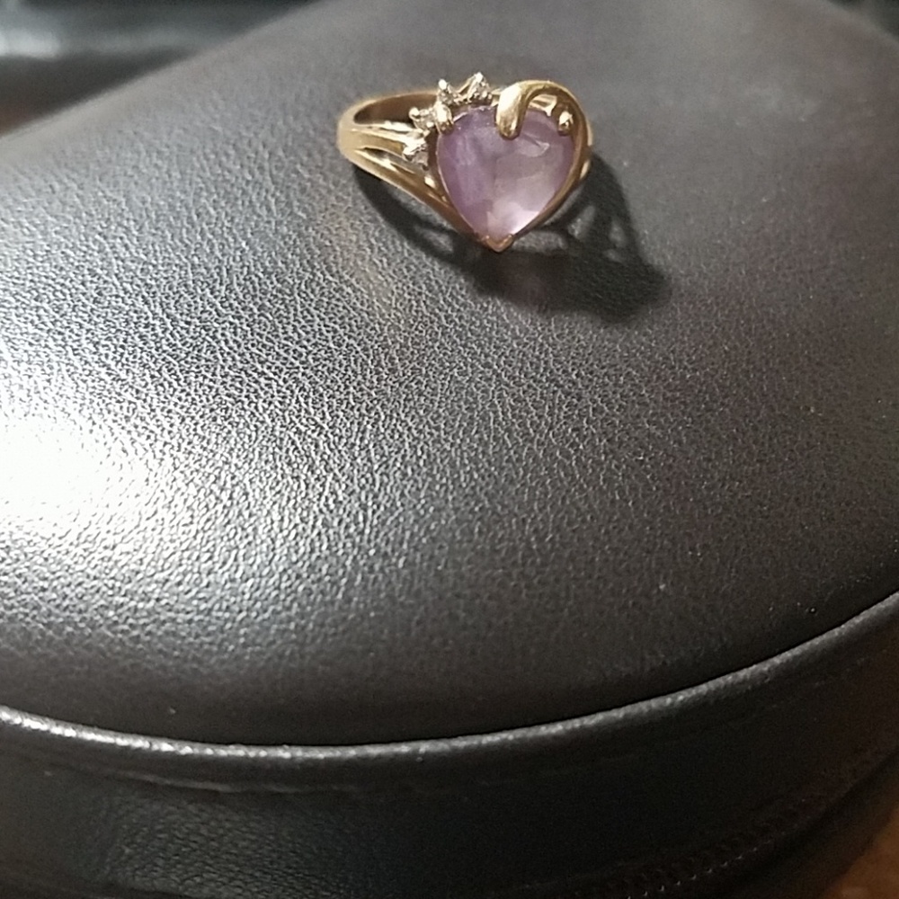 Amethyst gold ring
